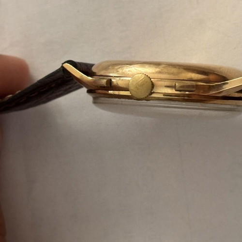Venus gold chronograph wristwatch, 18k