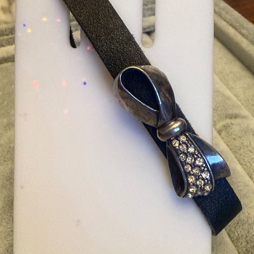 Leather bracelet with silver bow Jenavi new, black and silver