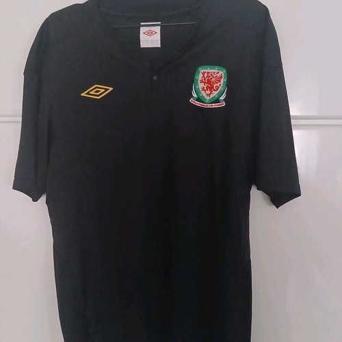 Wales National Team Umbro 2011 Shirt like new, size Large