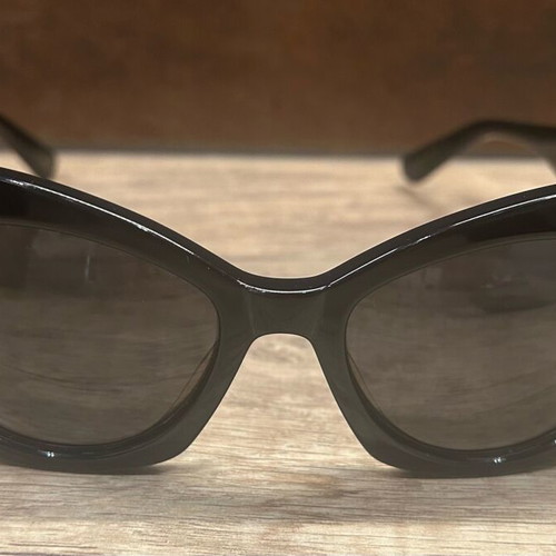 Charlie Max Milano sunglasses like new, black