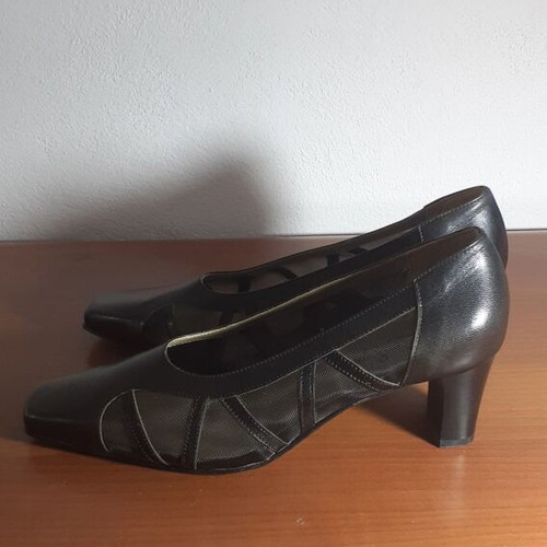Soffice Sogno leather black pumps size 39 like new