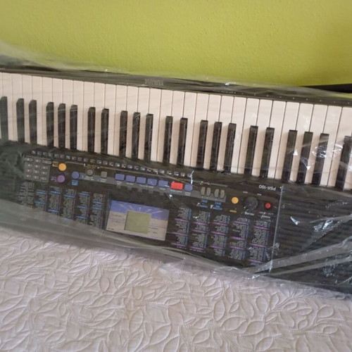 Yamaha keyboard like new