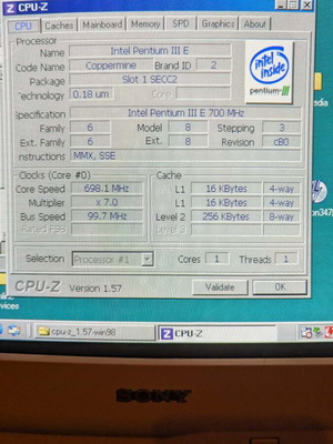 Intel Pentium III E 700 MHz processor with original cooling system