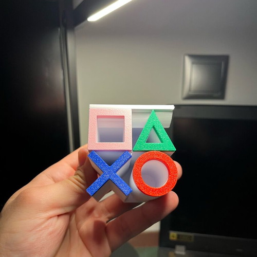 Βάση για χειριστήριο PS5 με design PlayStation buttons κατόπιν παραγγελίας
