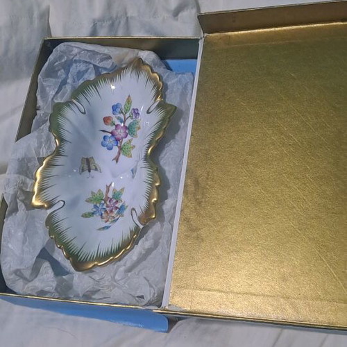 Herend Queen Victoria porcelain dish like new