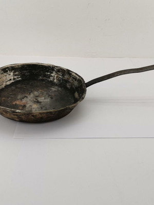 Copper frying pan used, vintage 1910, preserved