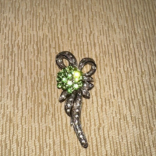 Decorative bow brooch vintage like new for clothing or bag