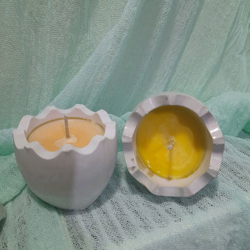 Aromatic soy candle in handmade egg-shaped candlestick new