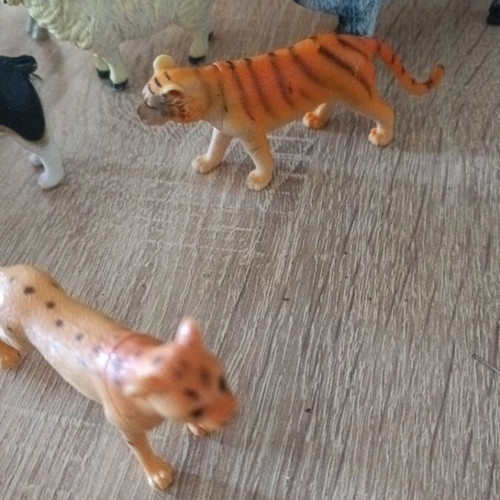 Farm and jungle animal figures used, pack of 15