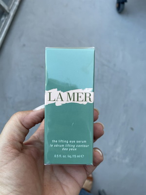 La Mer The Lifting Eye Serum new