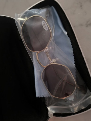 Sunglasses with brown lenses and gold frame, new with UV protection