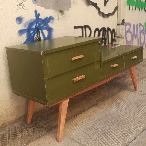 1960s dresser with 4 drawers