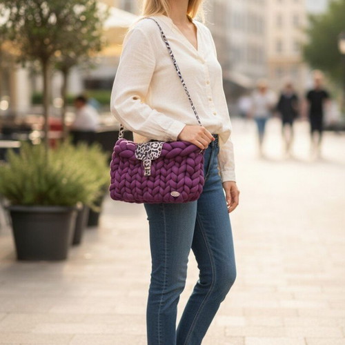 Shoulder bag handmade with marshmallow yarn, new, purple