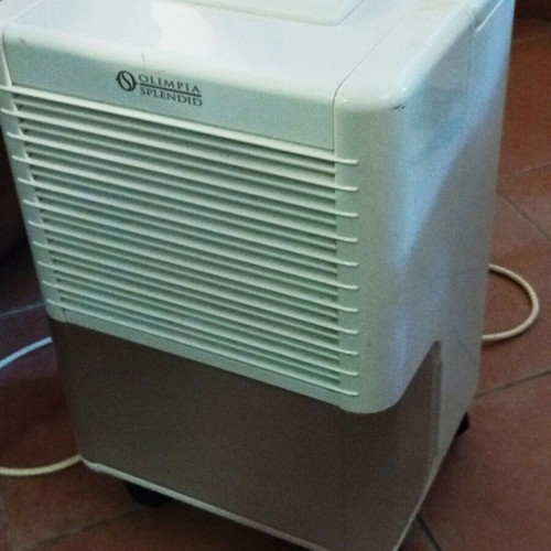 Olimpia Splendid Aquaria Silent 14 Dehumidifier Like New