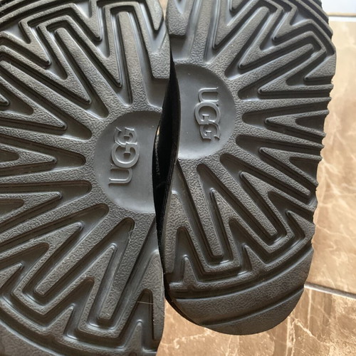 Ugg Australia low boots size 32.5 new, black
