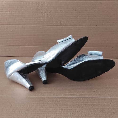Giannini silver peep toe pumps used, size 37, with bow
