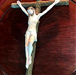  Αντίκα άνω των 60 ετών Ιταλίας χειροποίητο Πορσελάνινο άγαλμα του Εσταυρωμένου Χτιστού στο Σταυρό με επιτοίχια με υποδοχή