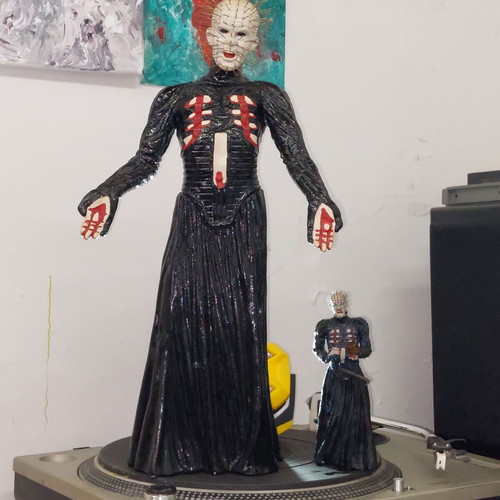 Hellraiser Pinhead collector's set 47cm vinyl and 18cm NECA figure like new