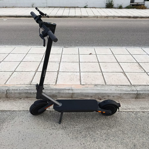 Xiaomi 4 Ultra Electric Scooter like new, 600 km range