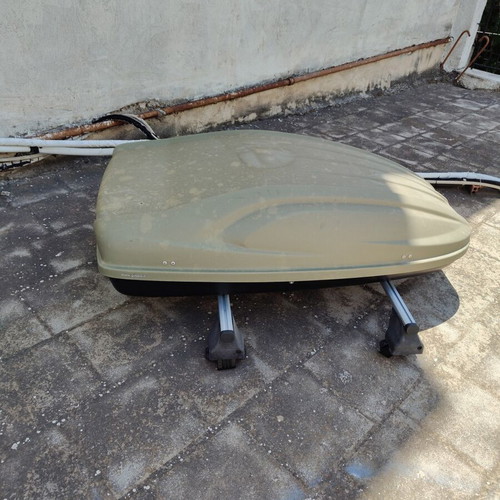 G3 Italian Roof Box used with bars, opens both sides