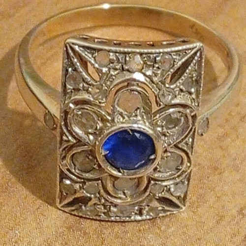 9 Carat Gold Ring like new with synthetic diamonds and sapphire