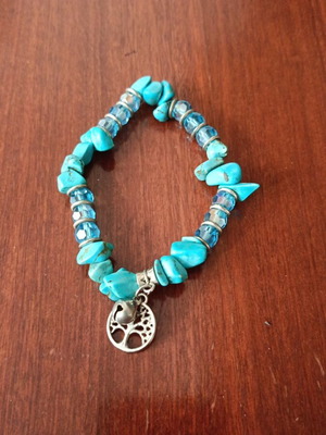 Elastic bracelet with blue beads like new