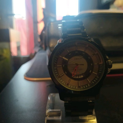 Men's wristwatch used with bracelet