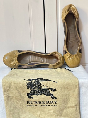 Burberry μπαλαρίνες μεταχειρισμένες μέγεθος 38 μπεζ με θήκη πανίνα