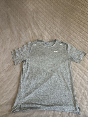 Nike μπλουζάκι running σαν καινούργιο, γκρι, μέγεθος S