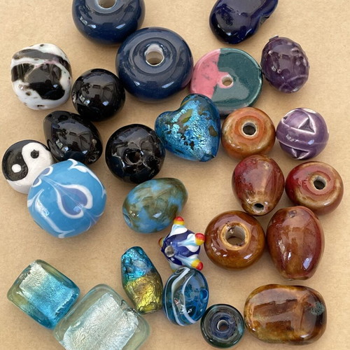 Pack of glass and ceramic beads, various sizes and shapes