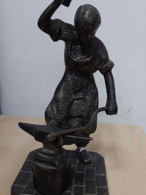 Oxyde brass figure of vintage blacksmith new