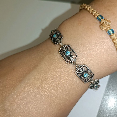 Vintage 925 silver bracelet like new with blue filigree stones
