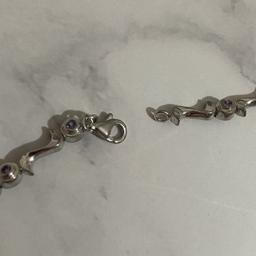 Necklace with purple rhinestones like new, 40 cm