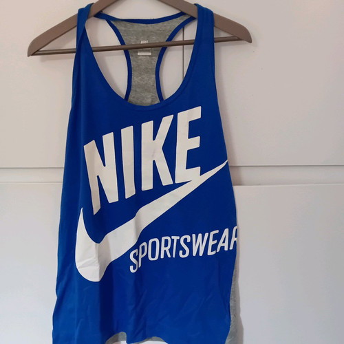 Nike sleeveless t-shirt large like new