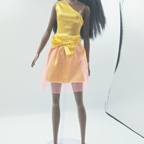 Dress and shoes for fashion dolls like new