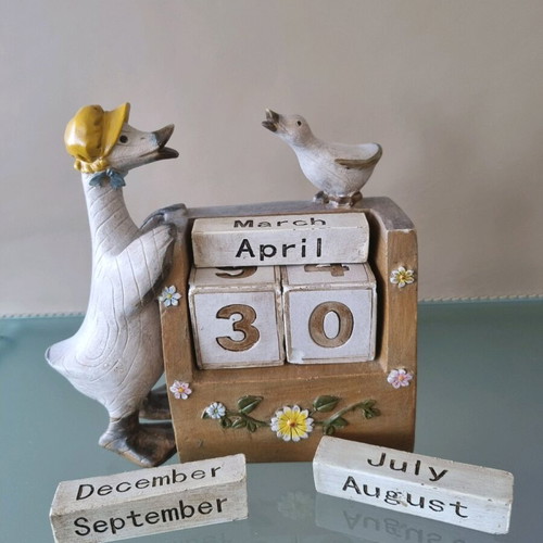 Decorative month and day calendar used