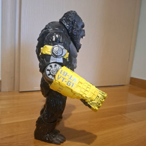 Godzilla Kong figure 33 cm like new with sound and light