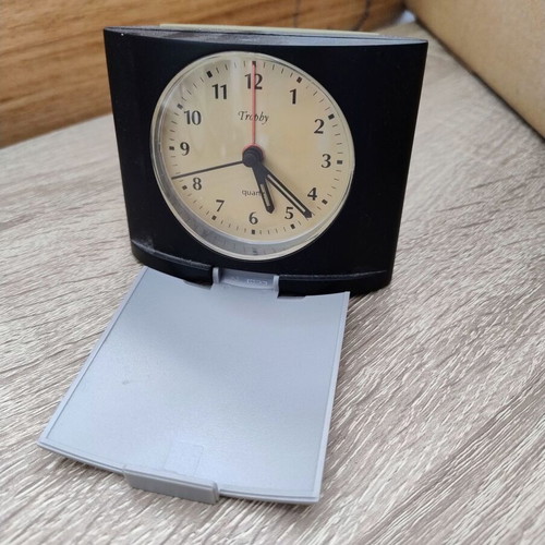 Tropby Quartz Small Table Clock like new with Alarm