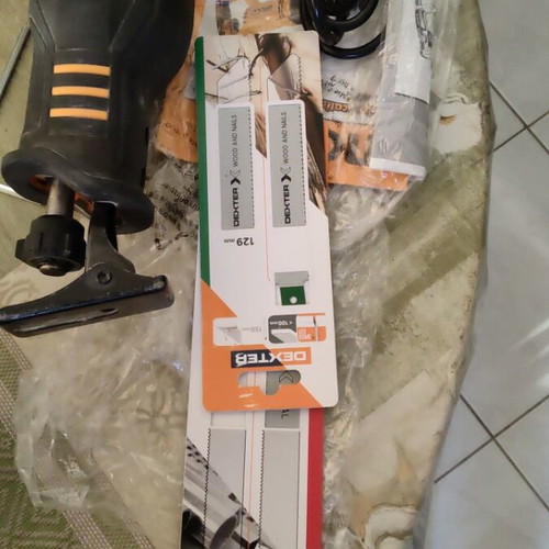 Ingco 750W RS8008 reciprocating saw like new with saw blades accessories