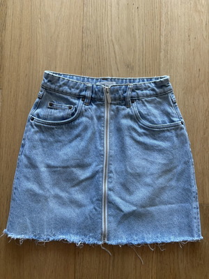 Denim skirt Zara size XS like new, length 39cm, blue