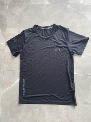Under Armour ανακλαστικό t-shirt μέγεθος M σαν καινούργιο, μαύρο