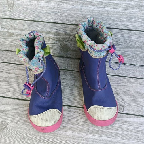 Keen boots like new, size 30, colorful