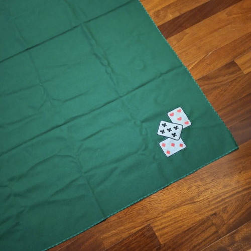 Poker set like new with felt and plastic playing cards