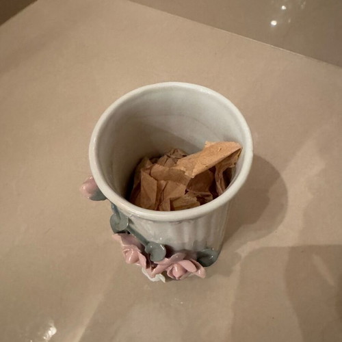 Porcelain vase with roses new