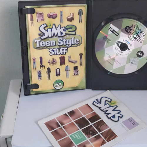 Sims 2 Teen Style Stuff PC CD like new