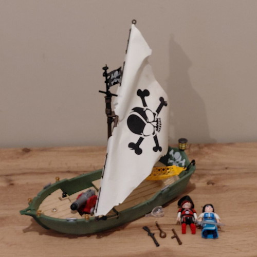 Playmobil pirate ship used, includes shown items