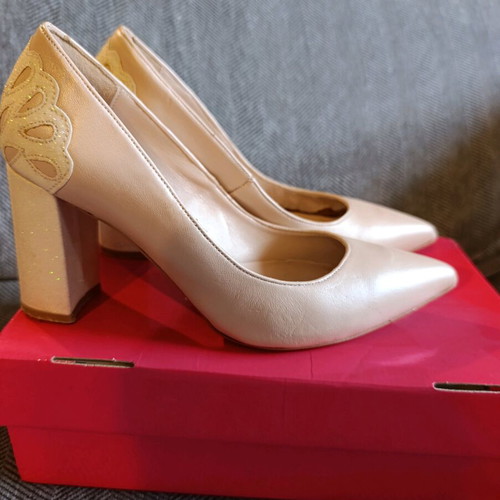 Used leather bridal pumps size 39 beige pink