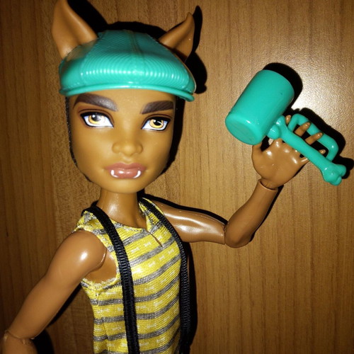 Monster High Scarnival Clawd Wolf doll like new, complete