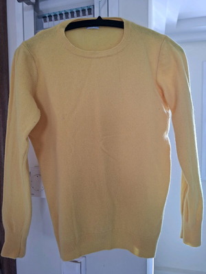 Benetton yellow pullover used, small-medium