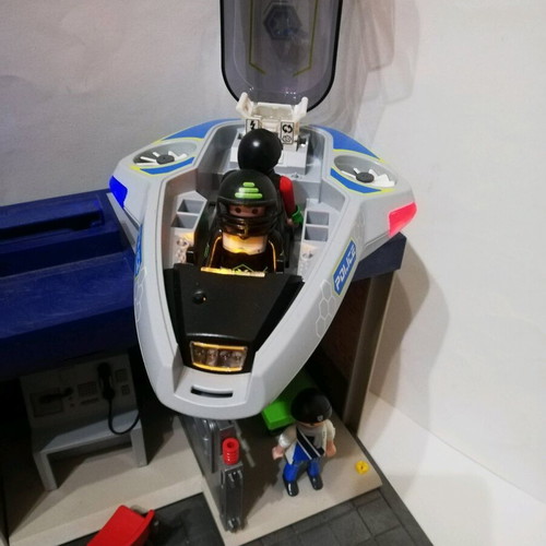 Playmobil Police station with 3 motorcycles, car, spaceship and 15 figures like new